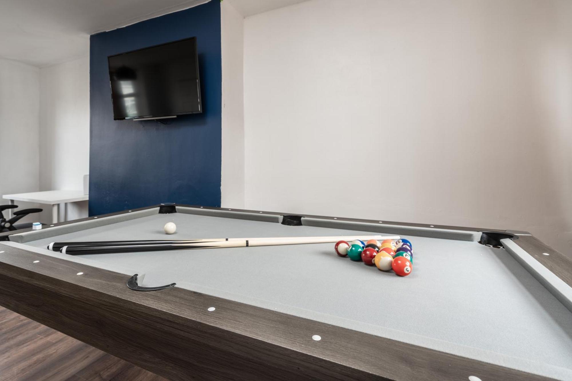 Comfy 3Br Home - Pool Table - Games - Sleeps 8 曼彻斯特 外观 照片